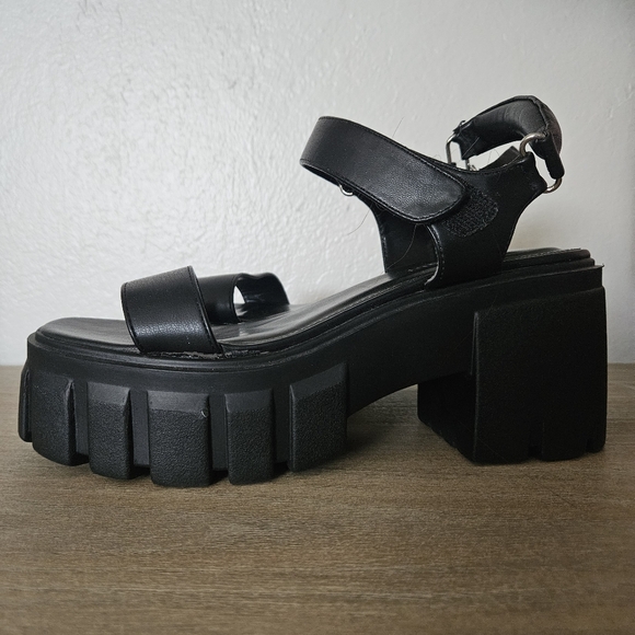 Madden Girl Grandy Platform Sandals - Picture 2 of 5
